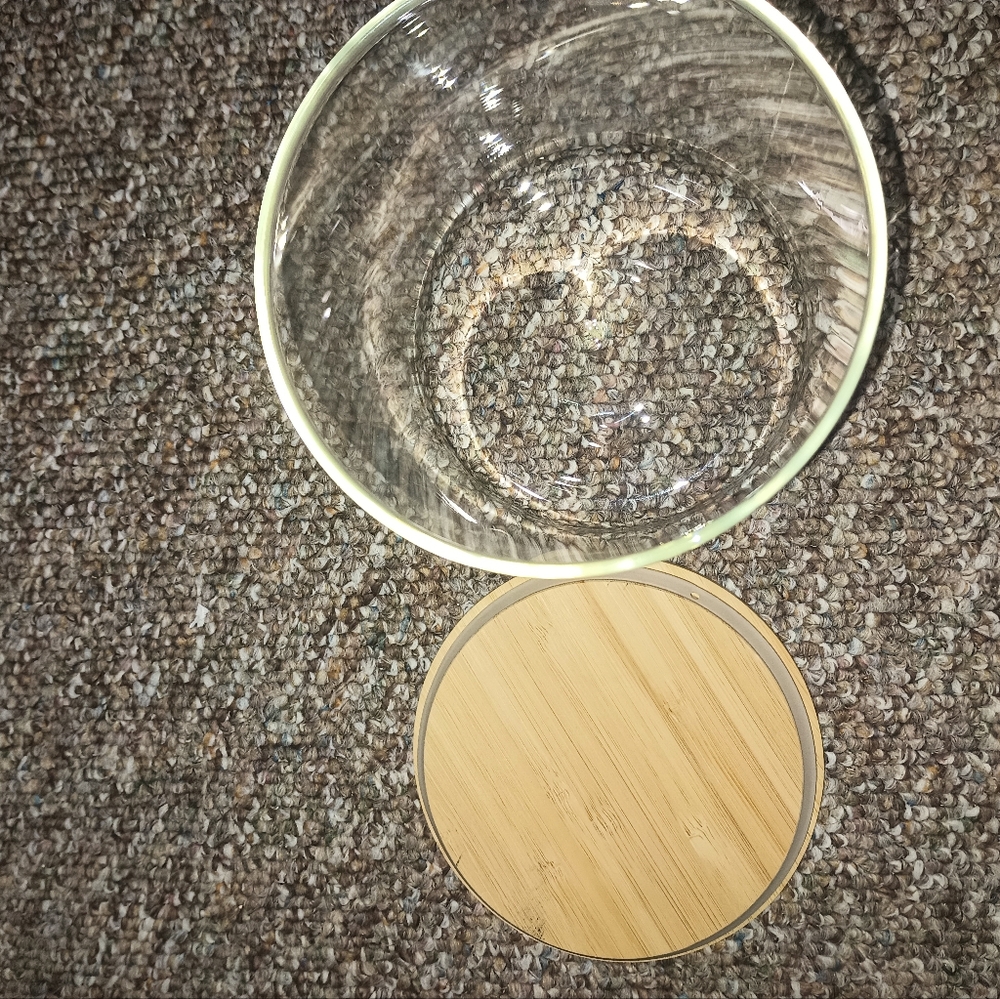 Glass gar with wooden top